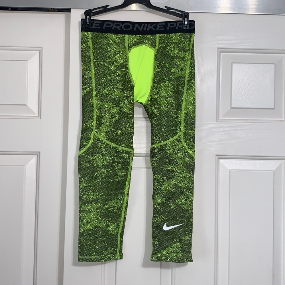 NIKE PRO NWT Green & Black 3/4 Length Dri-Fit Tight Fit Legging